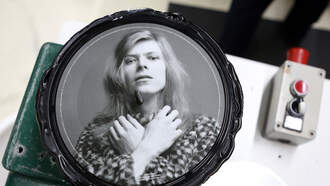 On This Day In 1971, David Bowie 'Changes' With Hunky Dory