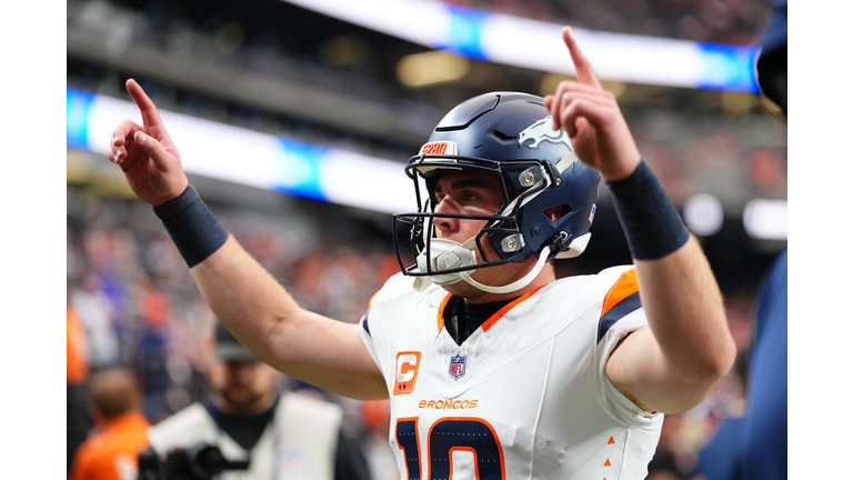 Denver Broncos v Las Vegas Raiders - NFL 2025