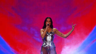 Dua Lipa Covers A Selena Song A Final Tour Stop