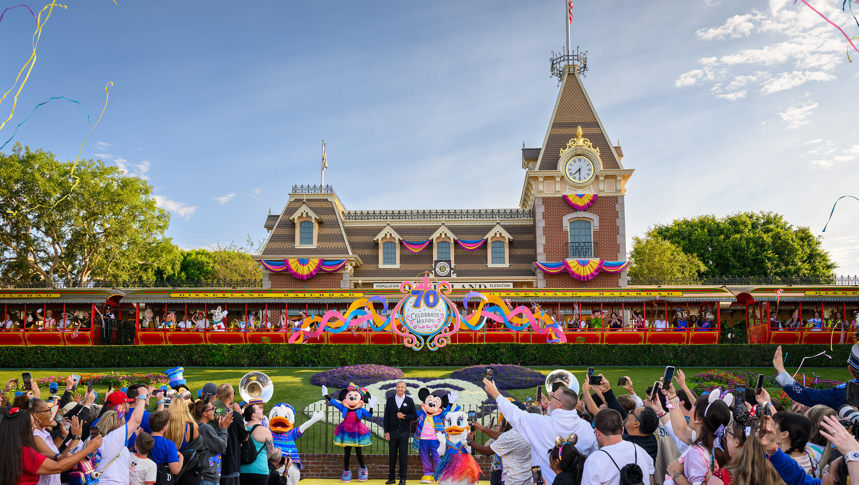Dividing the Internet: Having Your Gender Reveal at Disneyland 