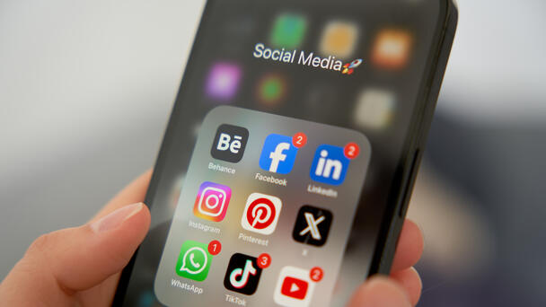 Virginia Enacts 1-Hour Social Media Limit for Kids Under 16