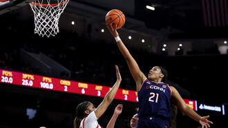 #1 UConn WBB routs #16 Southern Cal 79-51 in LA