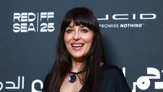 The Fred Show - Dakota Johnson Makes An SNL Cameo During Lily Allen's Performance