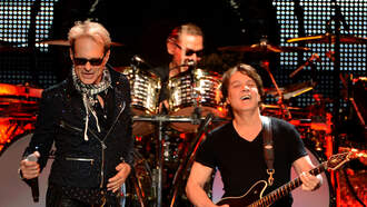 Holiday Music Mash-Up: "Ain't Talkin' 'Bout Feliz Navidad"