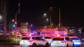 UNARMED MAN HALTS SYDNEY BEACH MASS KILLING