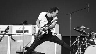 GNR, RHCP, PEARL JAM: Not Your Typical Holiday Party