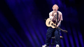 Watch Ed Sheeran Lead a Singalong at a NYC Bar