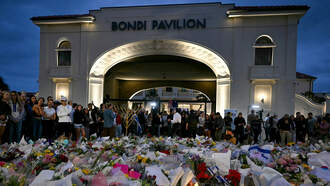 Dramatic Video Shows Elderly Couple Trying To Disarm Bondi Beach Gunman