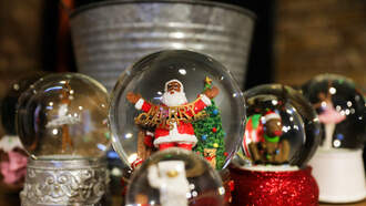 3 Things You Must See: Guinness Record for Largest Snow Globes Collection