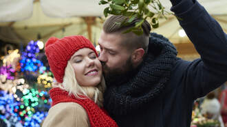 Mass Mistletoe Kiss Sets New World Record