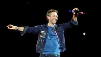 Music News: Coldplay's Chris Martin Gives Surprise Wedding Performance