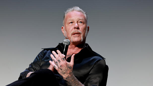 Metallica's Papa Het Reads You "Twas the Night Before Christmas." 