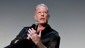 Metallica's Papa Het Reads You "Twas the Night Before Christmas." 