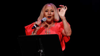 "Christmas(Baby Please Come Home": Darlene Love!