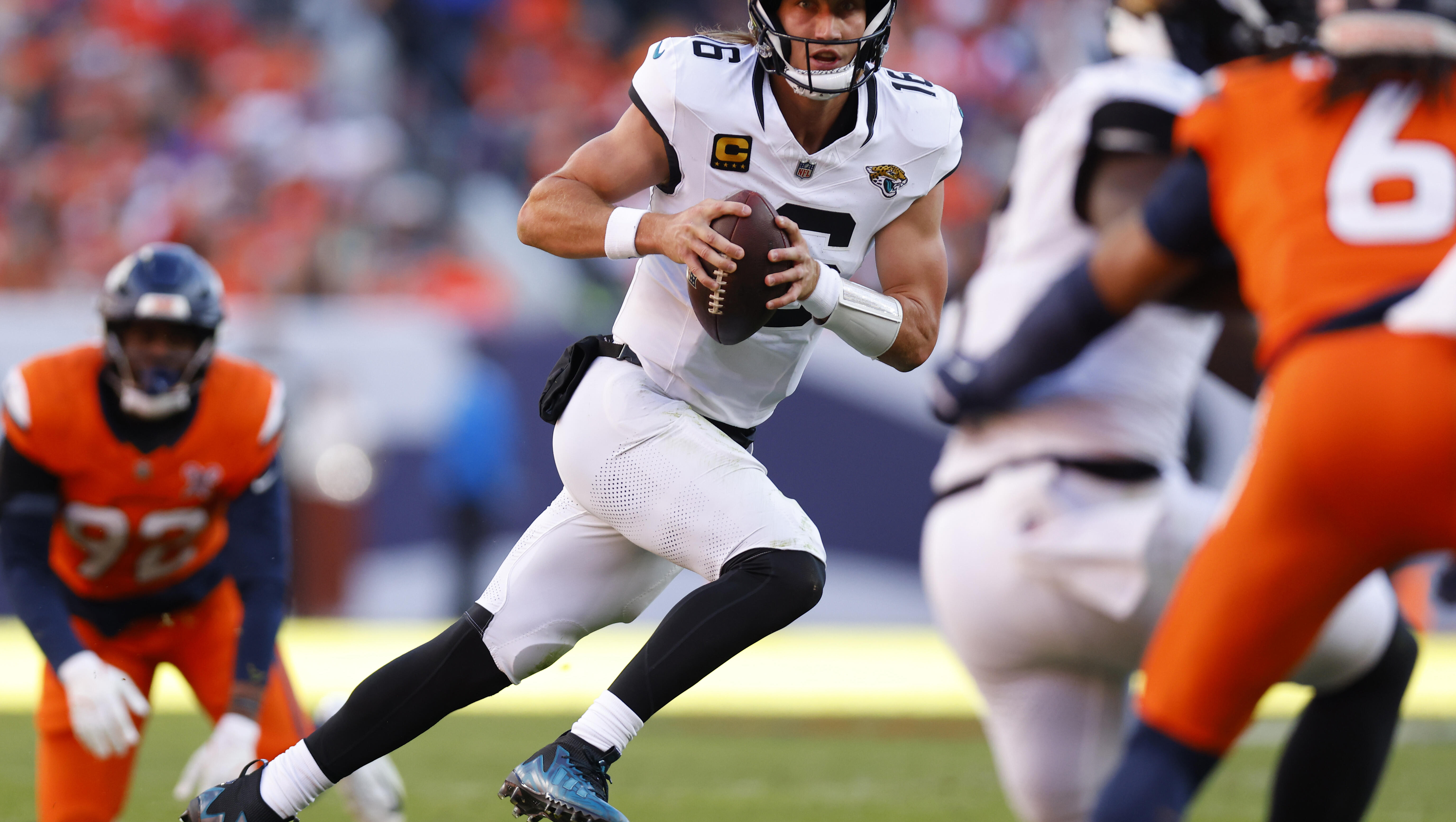 Mon Blogcast: rare Broncos loss; Epstein files; Xmas week; Faith Winter DUI