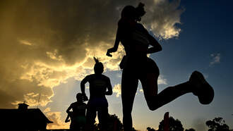AMAZING KICK FROM 6 YEAR OLD TRACK STARS SET NEW 800 METER WORLD RECORD!