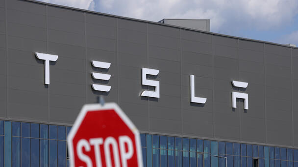 Tesla Dethroned As World's Top Electric Vehicle Maker