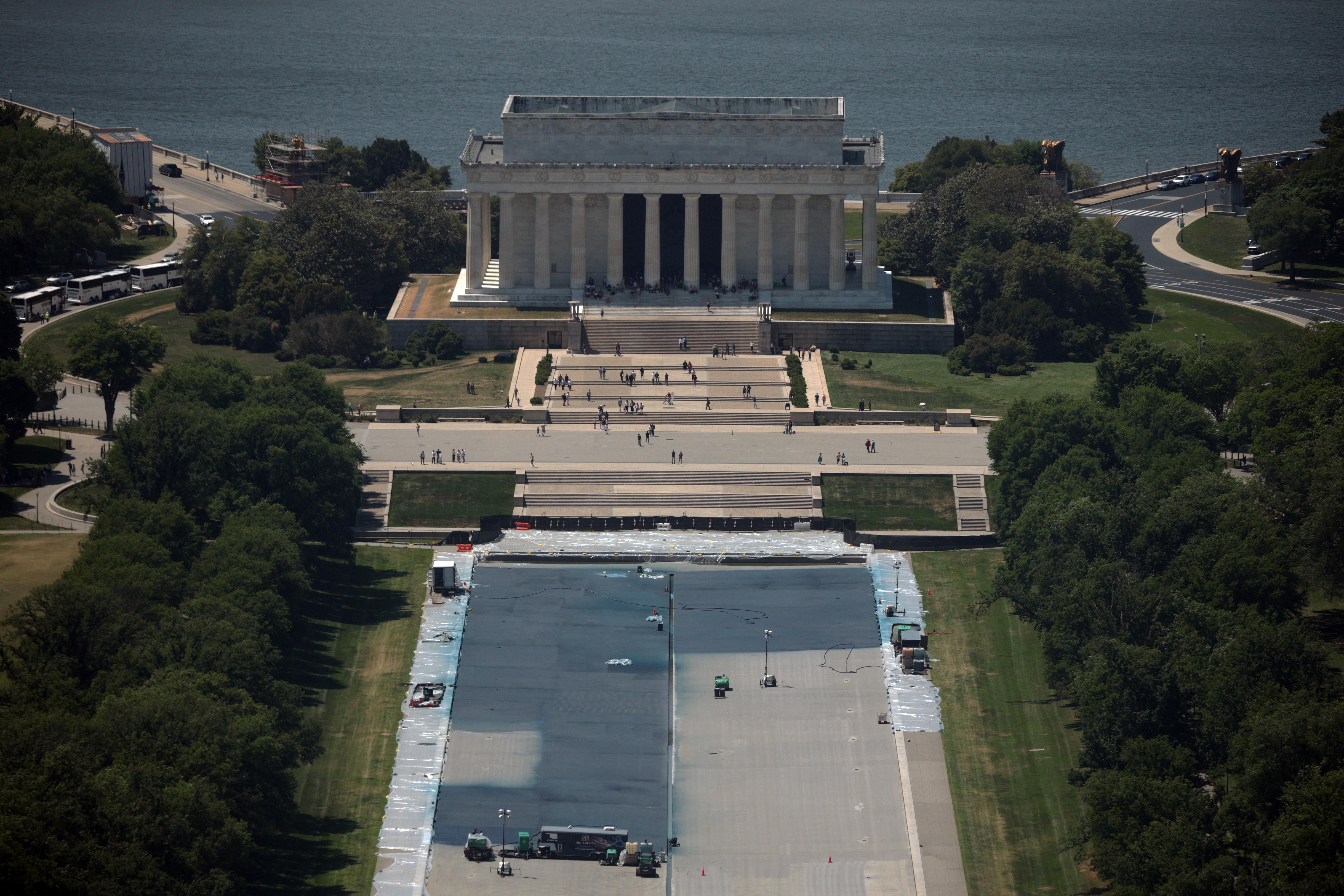 Peeling Paint and Algae Mar Trump’s Reflecting Pool Renovation