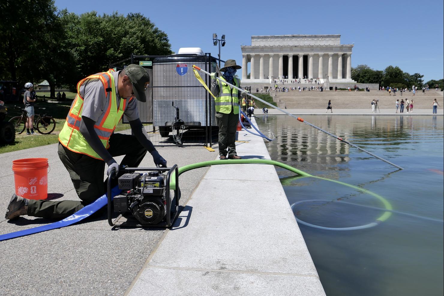 Newly-Renovated Lincoln Memorial Reflecting Pool Turns Green With Algae