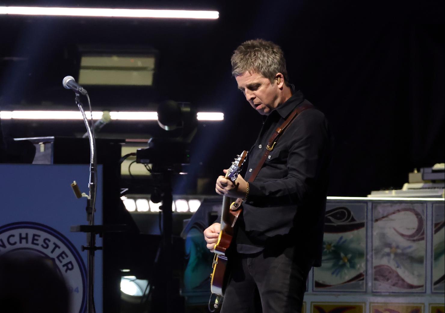 Oasis Performs At The Rose Bowl