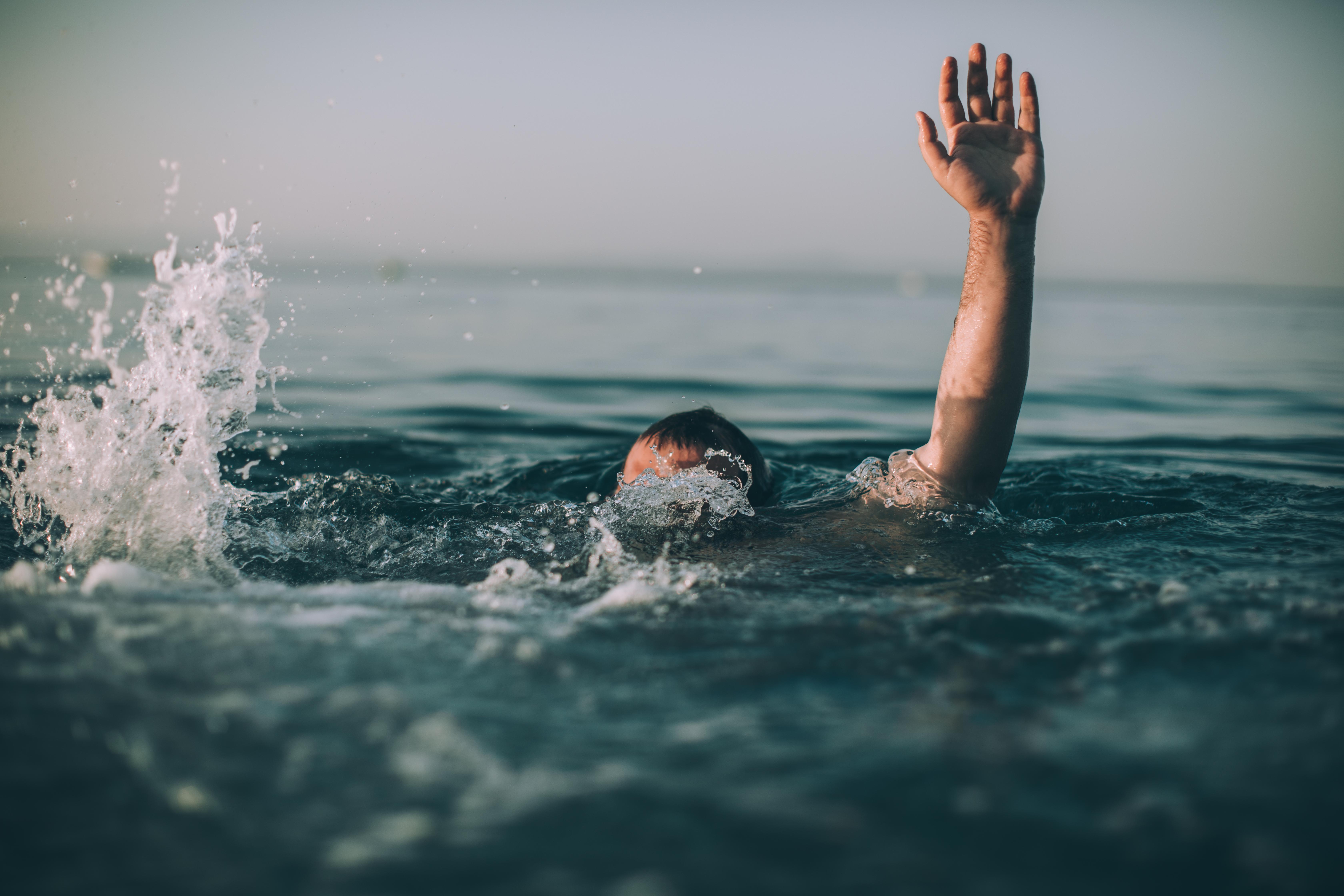 Five People Killed While Trying To Save Struggling Swimmer Iheart 