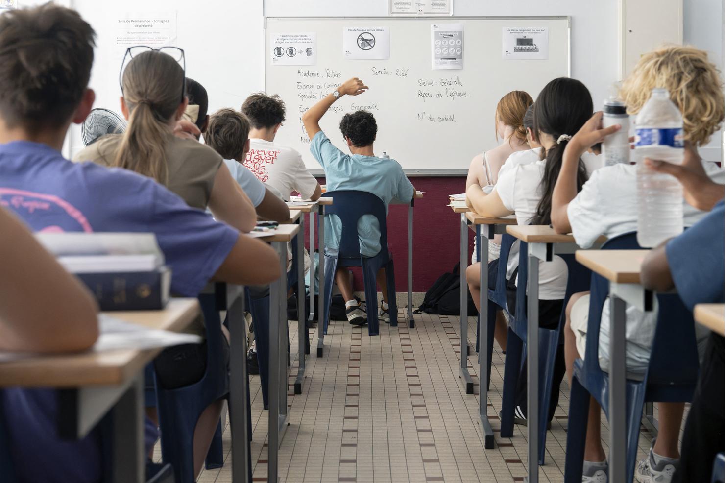 FRANCE-POITIERS-SCHOOL-EXAM-QUESTION-BREVET