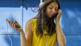 ¡Una Hora Sin Comerciales! 4 Veces al Dia 11:30am, 2:30pm, 5:35pm & 7:30pm