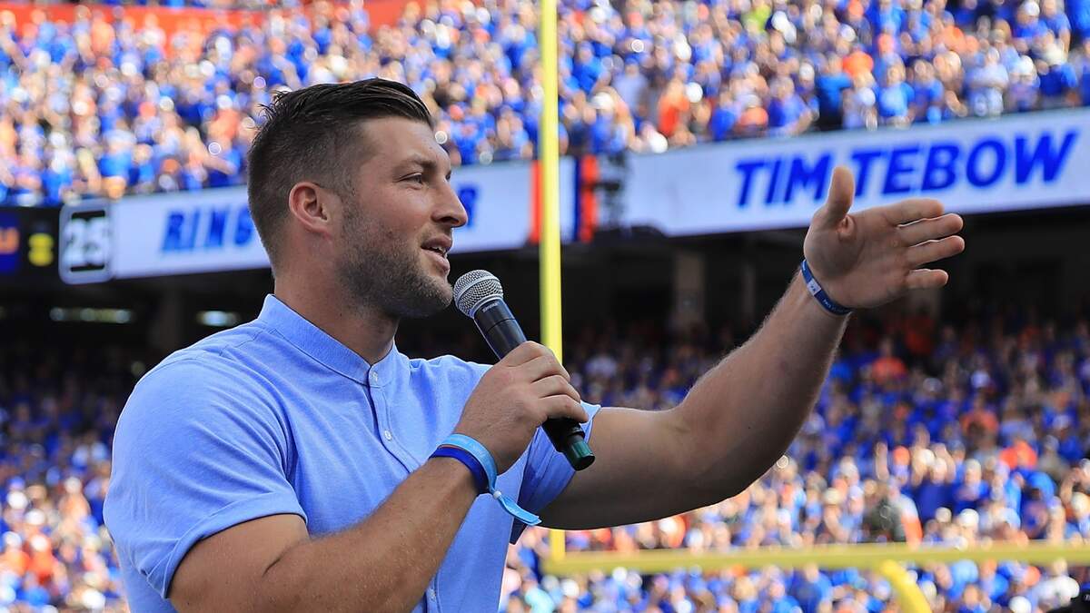 Tim Tebow signs with Jaguars, rejoins Urban Meyer as tight end