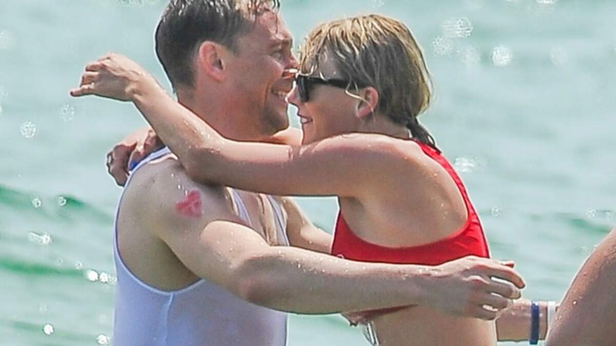 Taylor Swift Rocks Bikini, Gets Close With Tom Hiddleston At July 4th Party  (PHOTOS) | WRKO-AM 680