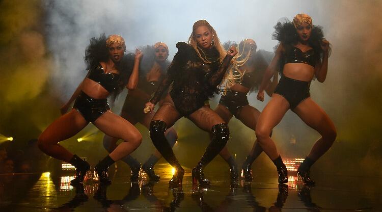 performs onstage during the 2016 MTV Video Music Awards at Madison Square Garden on August 28, 2016 in New York City.