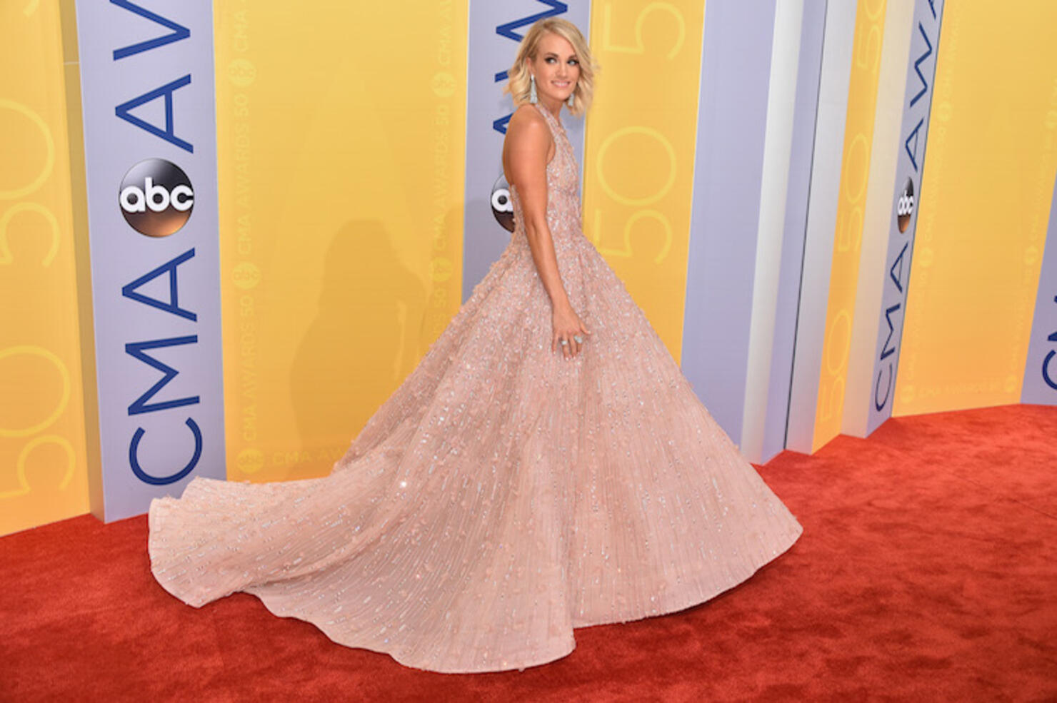 Here's all of Carrie Underwood's ~glitter gown~ outfits changes at the CMA  Awards - HelloGigglesHelloGiggles