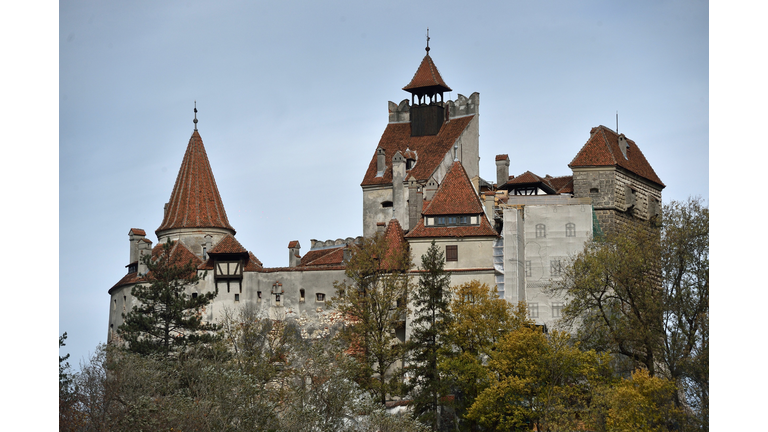 ROMANIA-DRACULA-BRAN-CASTLE-FEATURE