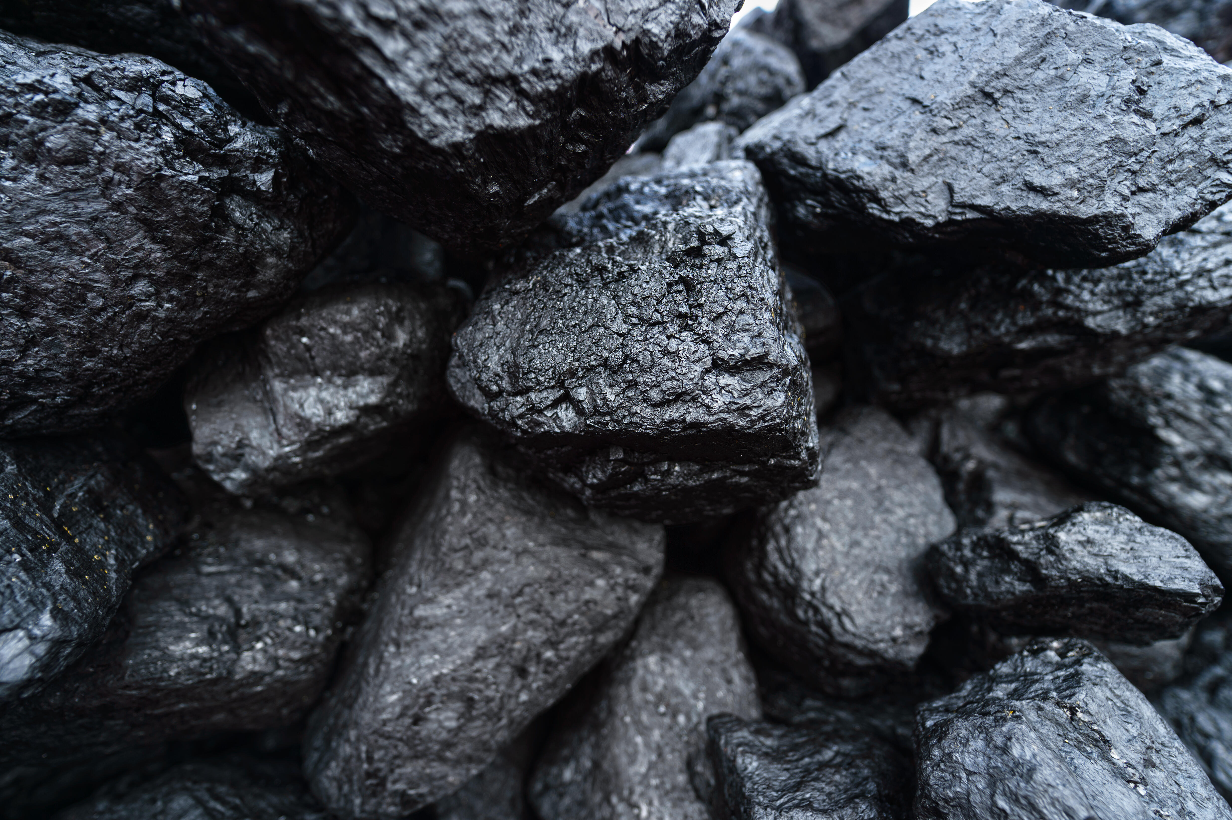 Каменный уголь интересно. Уголь каменный марки ДПК. Коксующийся каменный уголь. Каменный уголь марки ДПКО. Уголь бурый каменный антрацит.