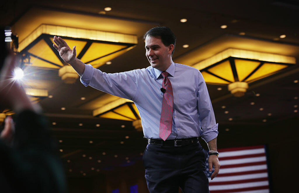 NATIONAL HARBOR, MD - FEBRUARY 26:  Wisconsin Gov. Scott Walker acknowledges the crowd after his speech at the 42nd annual Conservative Political Action Conference (CPAC) February 26, 2015 in National Harbor, Maryland. Conservative activists attended the annual political conference to discuss their agenda.  (Photo by Alex Wong/Getty Images)