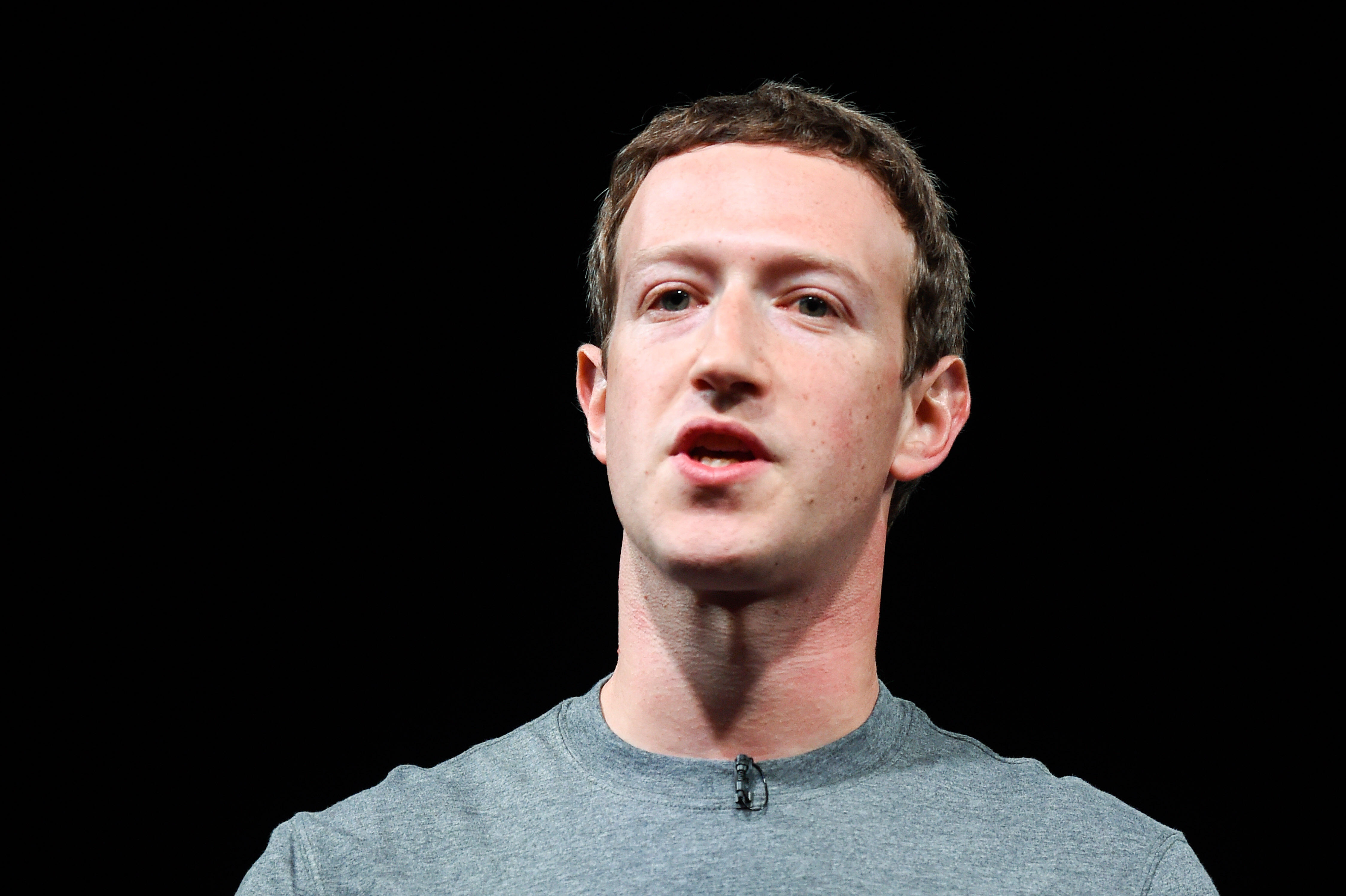 BARCELONA, SPAIN - FEBRUARY 21:  Founder and CEO of Facebook Mark Zuckerber gives his speach during the presentation of the new Samsung Galaxy S7 and Samsung Galaxy S7 edge on February 21, 2016 in Barcelona, Spain. The annual Mobile World Congress will st