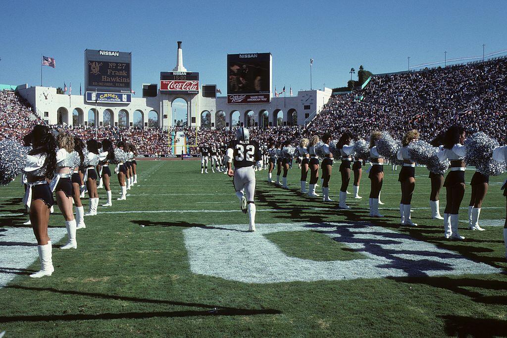 LOS ANGELES, CA - NOVEMBER 2:  Marcus Allen #32 of the Los Angeles Raiders is introduced to the crowd prior to the game against the Denver Broncos at the Los Angeles Memorial Coliseum on November 2, 1986 in Los Angeles, California.  The Broncos won 21-10 