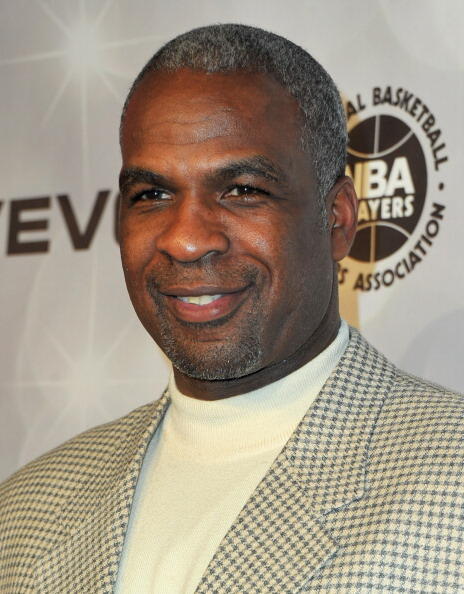 LOS ANGELES, CA - FEBRUARY 19:  Former NBA player Charles Oakley arrives to the National Basketball Players Association (NBPA) All-Star Gala on February 19, 2011 in Los Angeles, California.  (Photo by Alberto E. Rodriguez/Getty Images)