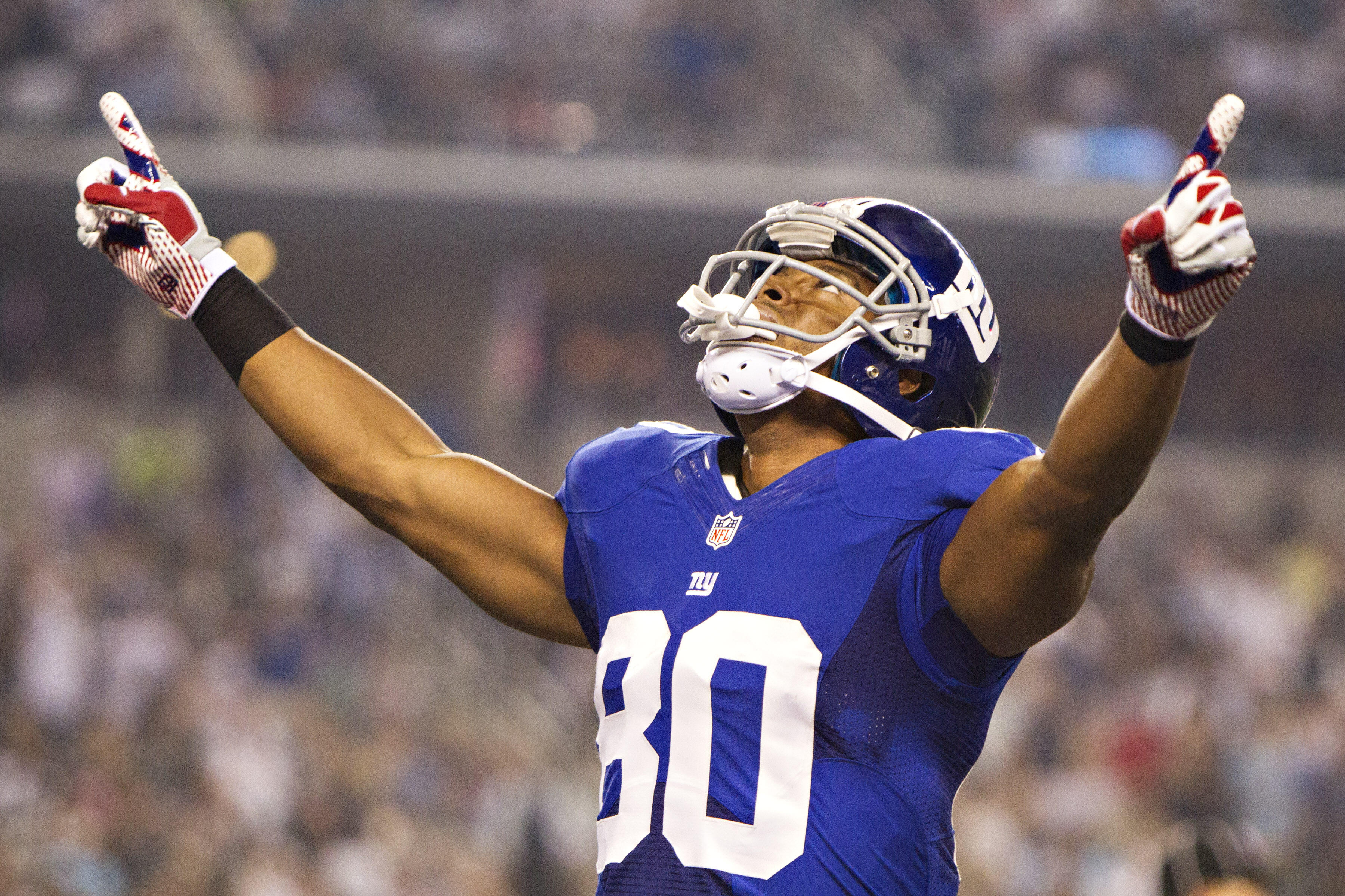 ARLINGTON, TX - SEPTEMBER 8:  Victor Cruz #80 of the New York Giants celebrates after scoring a touchdown against the Dallas Cowboys at AT&T Stadium on September 8, 2013 in Arlington, Texas.  The Cowboys defeated the Giants 31-36.  (Photo by Wesley Hitt/G