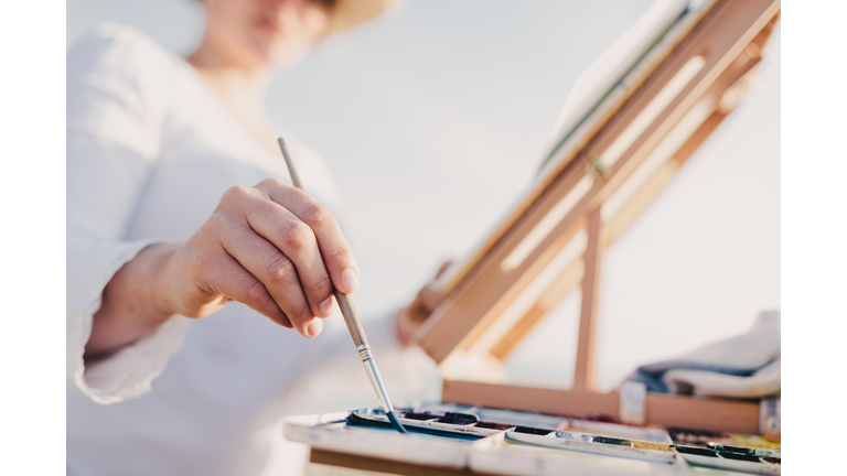 Woman painting watercolour outdoor