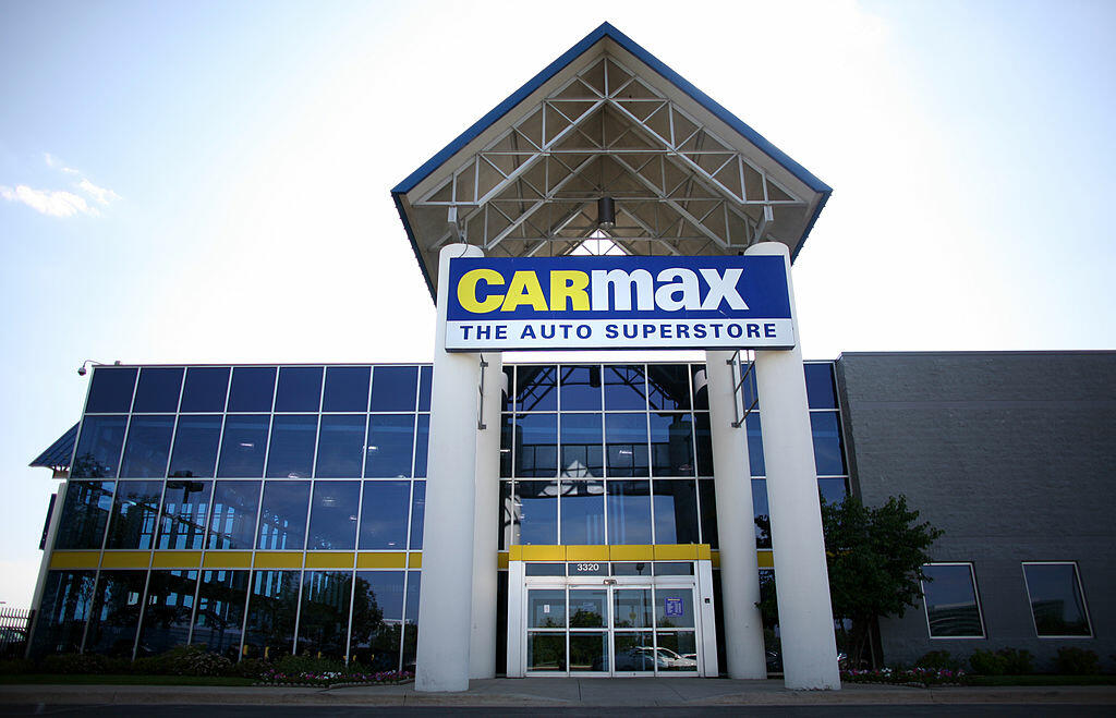 NAPERVILLE, IL - JUNE 19:  Cars sitting in the parking lot are reflected in the windows of used car retailer CarMax June 19, 2008 in Naperville, Illinois. CarMax may face an abundance of depreciated SUVs and trucks, as higher fuel costs have lead buyers t