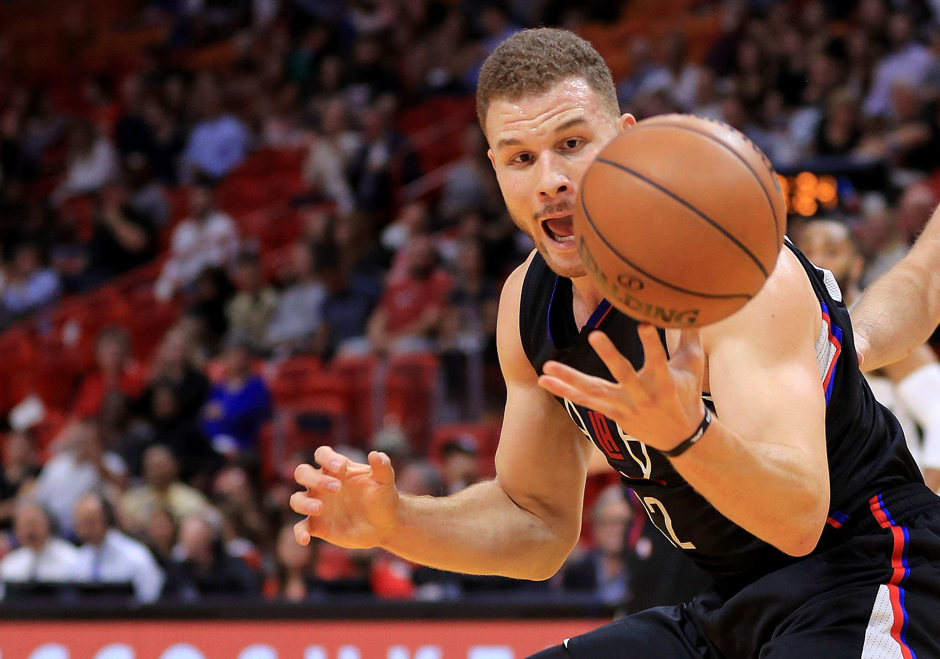 MIAMI, FL - DECEMBER 16:  Blake Griffin #32 of the LA Clippers chases down a loose ball during a game against the Miami Heat at American Airlines Arena on December 16, 2016 in Miami, Florida. NOTE TO USER: User expressly acknowledges and agrees that, by d