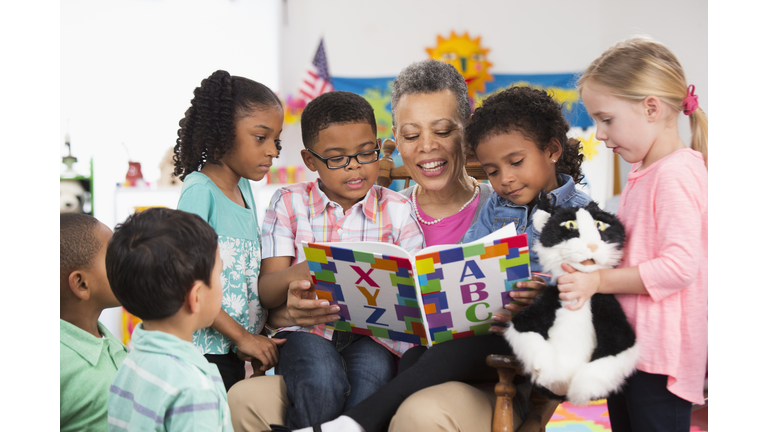 Kindergarten teacher reading to class