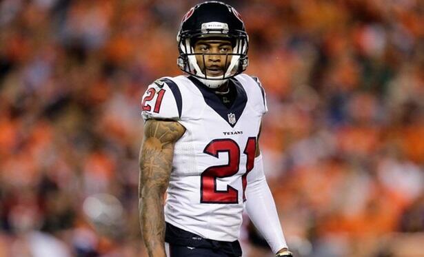 ARLINGTON, TX - SEPTEMBER 03:  Assistant coach, Mike Vrabel of the Houston Texans during a preseason game on September 3, 2015 in Arlington, Texas.  (Photo by Ronald Martinez/Getty Images)