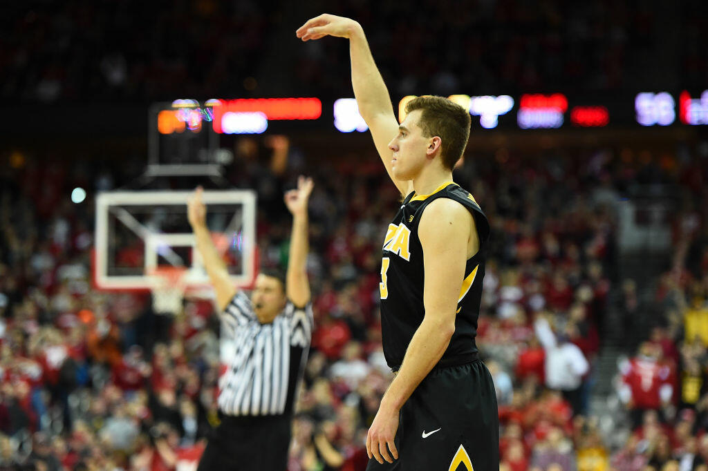 UW MBB: Highlights: Iowa 59, Wisconsin 57 - Thumbnail Image