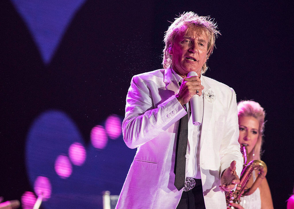 RIO DE JANEIRO, BRAZIL - SEPTEMBER 20:  (FOR EDITORIAL USE ONLY) Rod Stewart performs at 2015 Rock in Rio on September 20, 2015 in Rio de Janeiro, Brazil. (Photo by Raphael Dias/Getty Images)