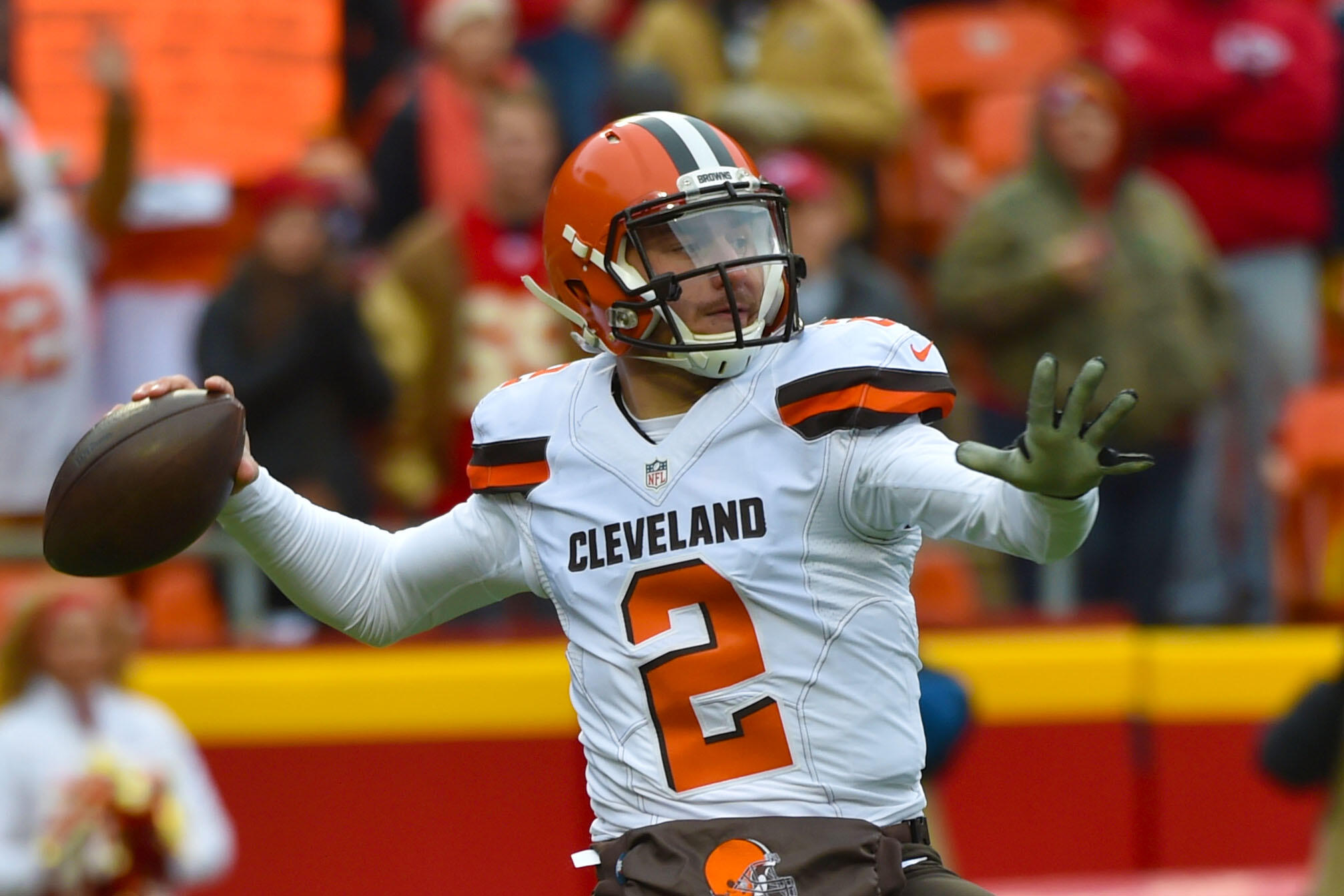 KANSAS CITY, MO - DECEMBER 27:  Johnny Manziel #2 of the Cleveland Browns throws a pass at Arrowhead Stadium during the first quarter of the game on December 27, 2015 in Kansas City, Missouri. (Photo by Peter Aiken/Getty Images)