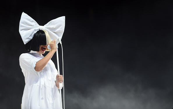 CHELMSFORD, ENGLAND - AUGUST 20:  Sia performs at V Festival at Hylands Park on August 20, 2016 in Chelmsford, England.  (Photo by Stuart C. Wilson/Getty Images)
