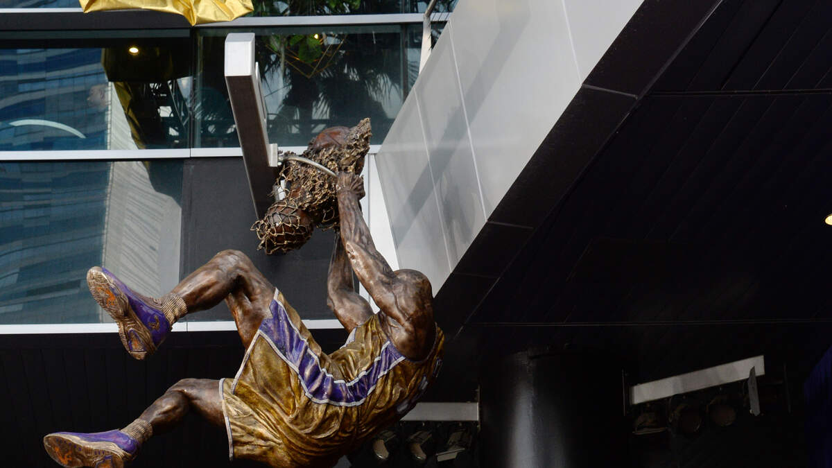Shaq Honored With Statue In Front Of Staples Center 102.7 KIISFM
