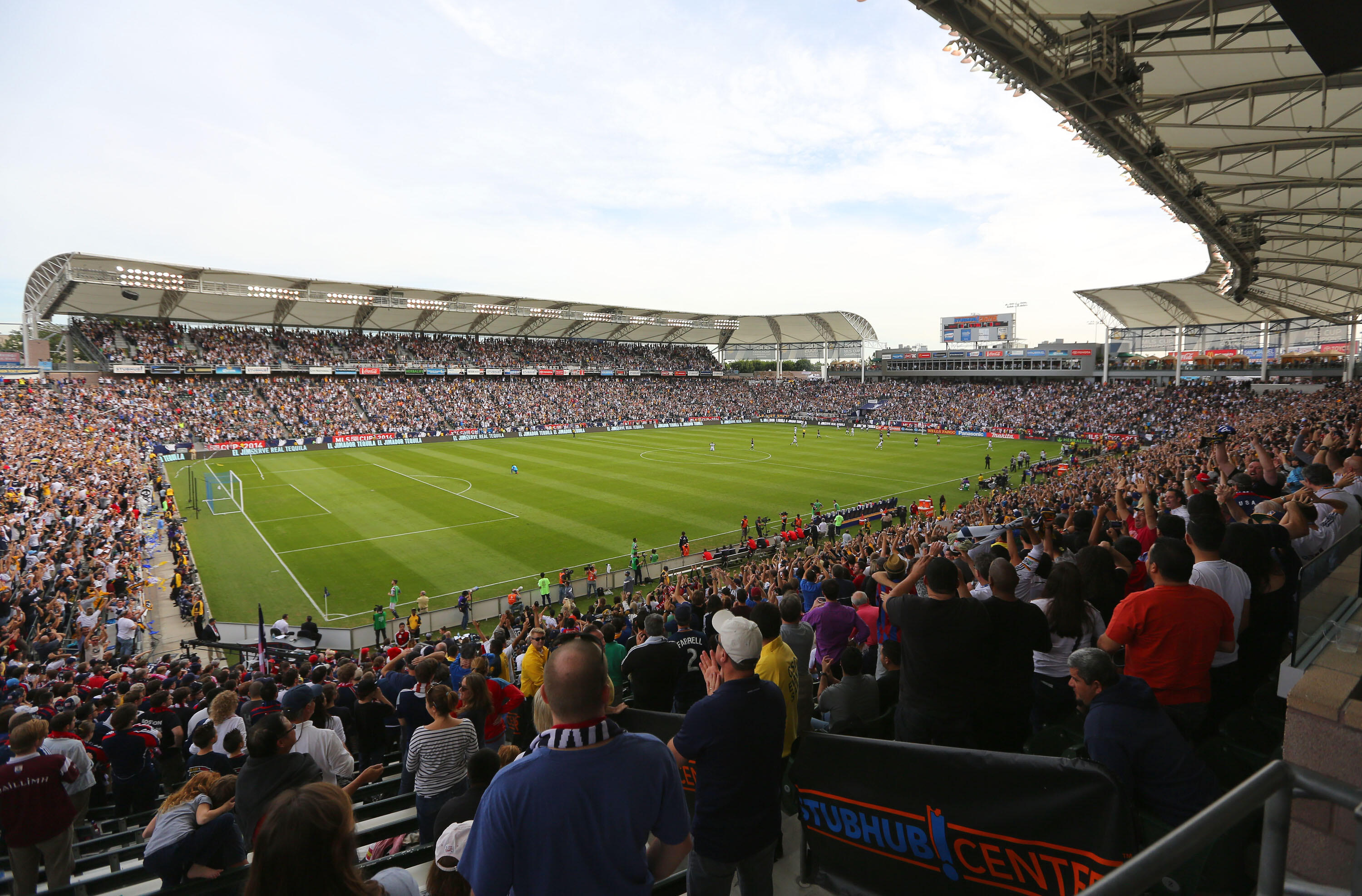 LOS ANGELES, CA - DECEMBER 07:  The Los Angeles Galaxy celebrate a goal by Gyasi Zardes #11 of the Los Angeles Galaxy in the far corner in the second half during 2014 MLS Cup against the New England Revolution at StubHub Center on December 7, 2014 in Los 