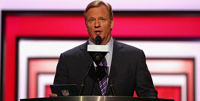 CHICAGO, IL - APRIL 28: Roger Goodell announces a draft pick during the 2016 NFL Draft at the Auditorium Theater on April 28, 2016 in Chicago, Illinois. (Photo by Jonathan Daniel/Getty Images)